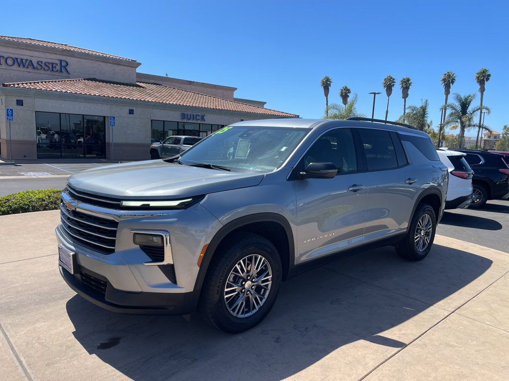 Used 2025 Chevrolet Traverse LT FWD image 13