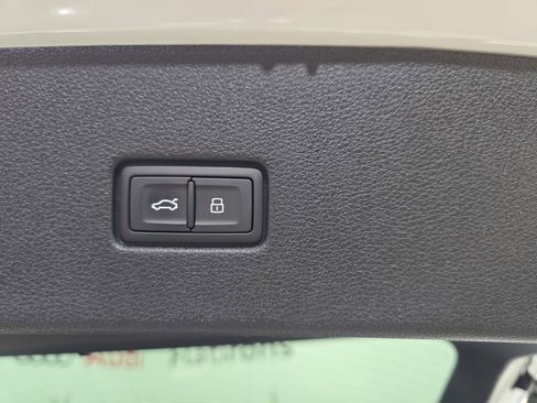 New 2026 Audi SQ8 Prestige image 12