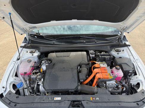 Used 2025 Hyundai Elantra Limited image 33