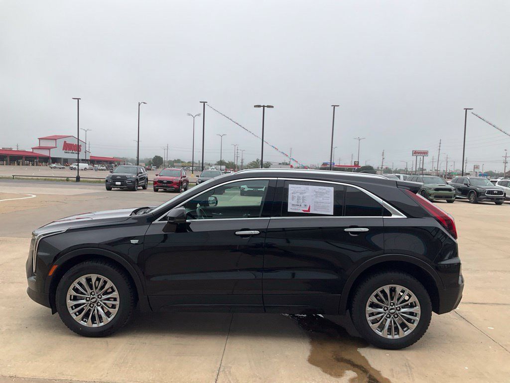 Used 2025 Cadillac XT4 Premium Luxury FWD image 36
