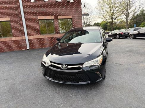Used 2016 Toyota Camry SE image 2
