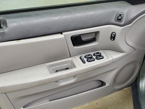 Used 2005 Ford Taurus SE FWD image 19