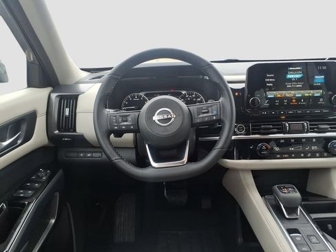 Used 2023 Nissan Pathfinder SL image 21