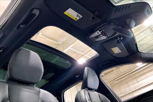 Certified 2024 Volvo XC60 T8 Ultimate AWD/4WD image 25