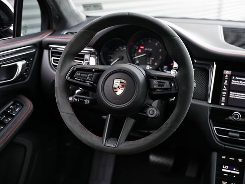 New 2026 Porsche Macan GTS image 31