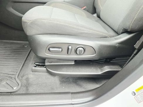 Used 2020 Chevrolet Traverse LT FWD image 34