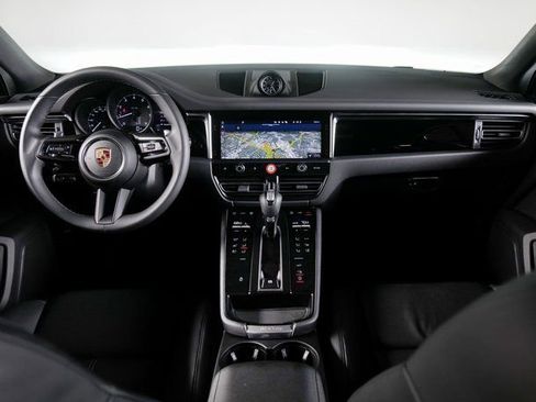 Used 2023 Porsche Macan image 4