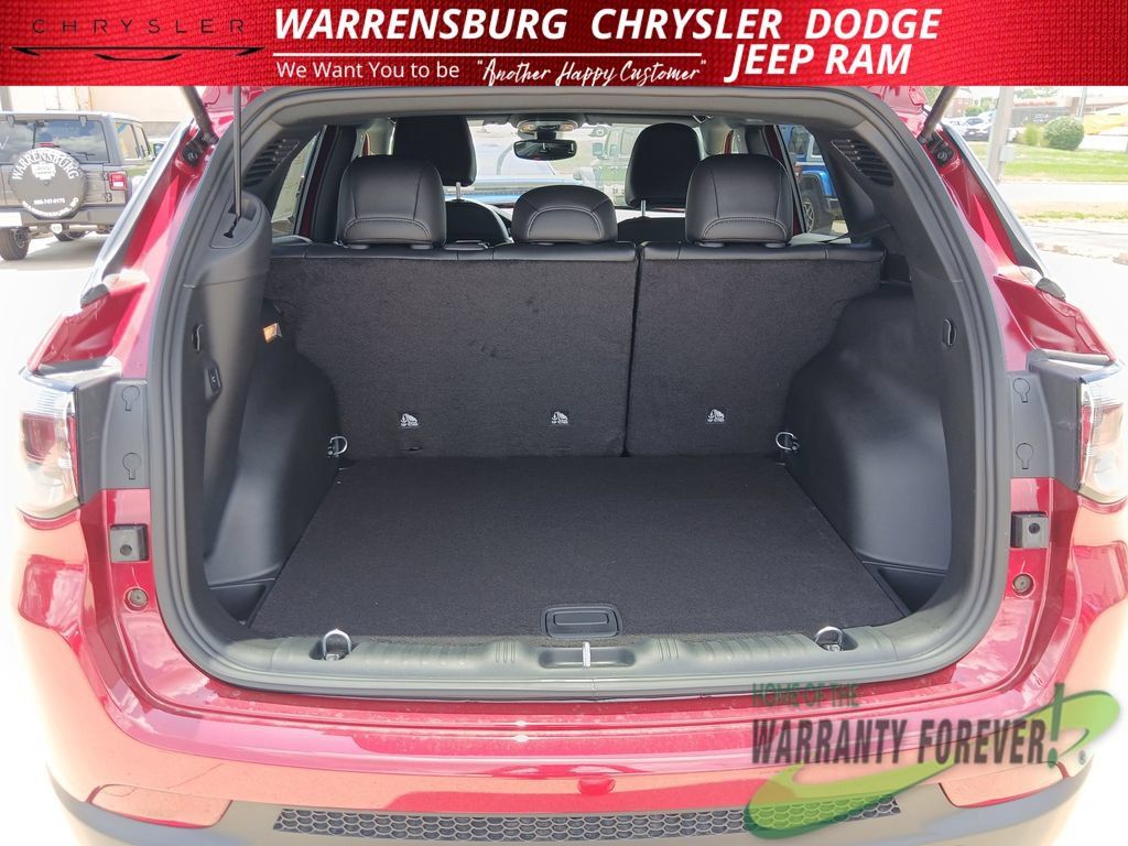 New 2026 Jeep Compass Latitude AWD/4WD image 32
