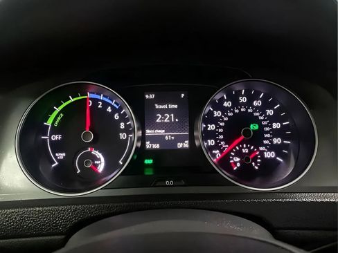 Used 2016 Volkswagen e-Golf SE w/ DC Fast Charging Package FWD image 18