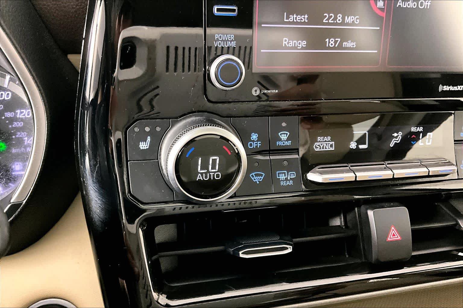 Used 2021 Toyota Highlander XLE FWD image 35