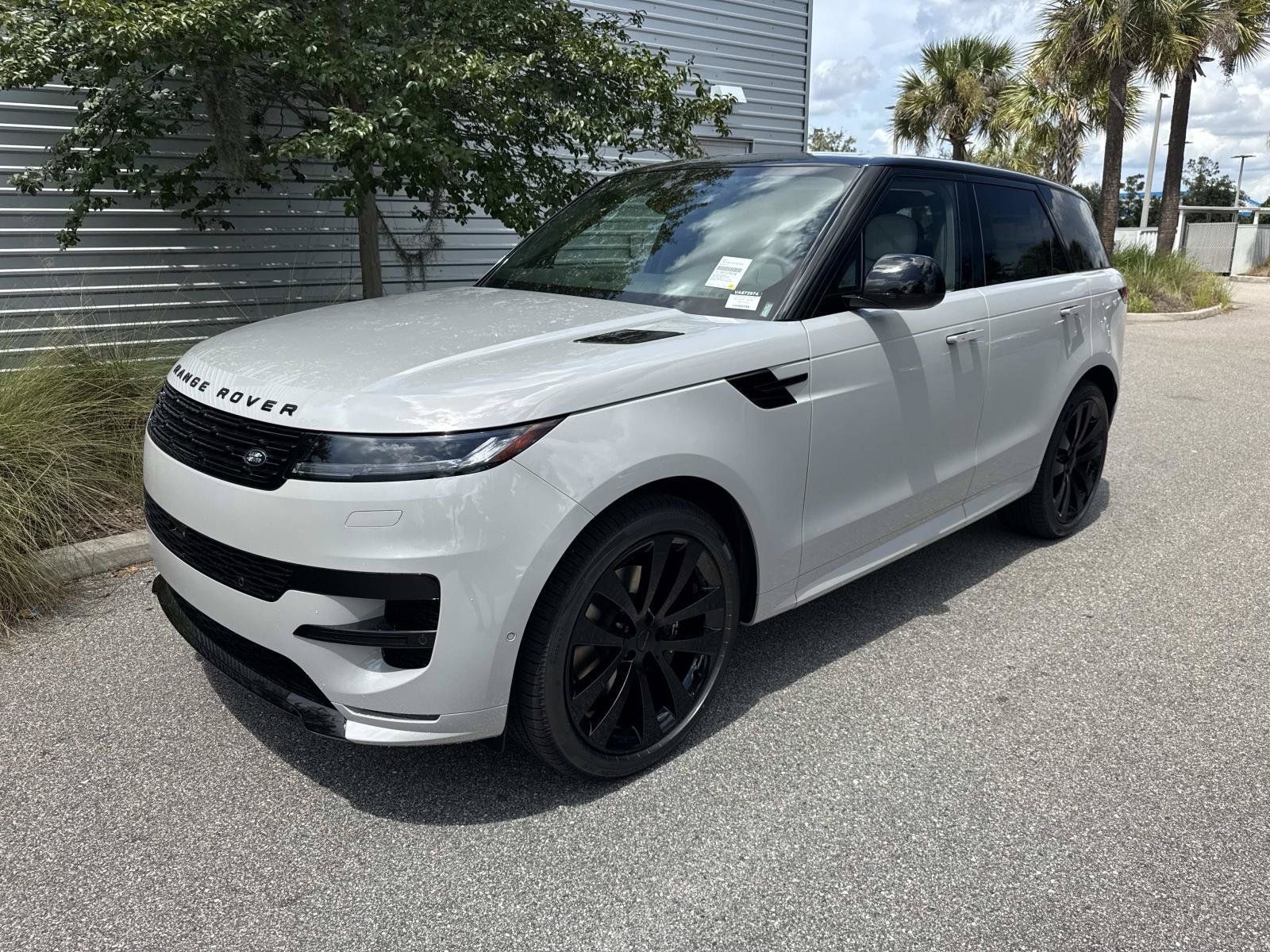 New 2027 Land Rover Range Rover Sport Dynamic SE AWD/4WD image 1