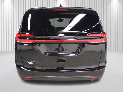 New 2026 Chrysler Pacifica Select w/ S Appearance Package image 4