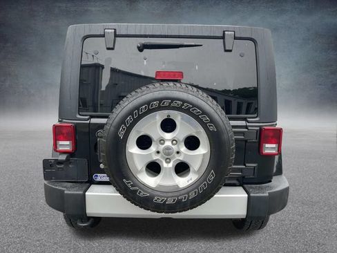 Used 2015 Jeep Wrangler Unlimited Sahara w/ Connectivity Group AWD/4WD image 34