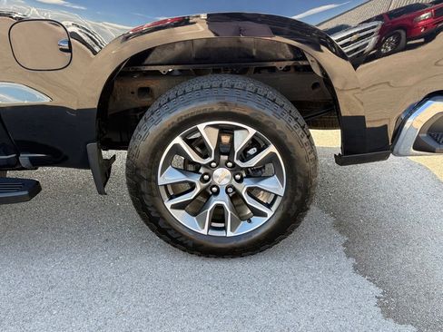 Used 2024 Chevrolet Silverado 1500 LT AWD/4WD image 39