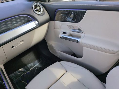 Used 2025 Mercedes-Benz GLB 250 image 17