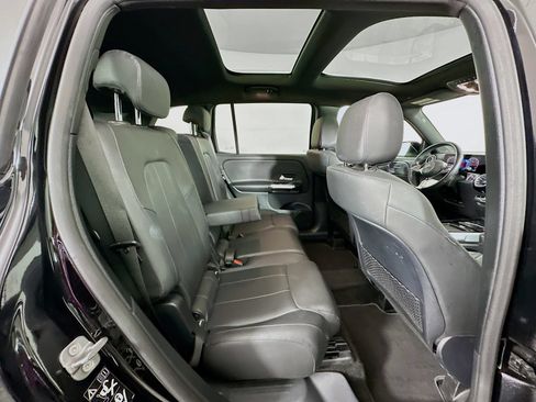 Used 2025 Mercedes-Benz GLB 250 4MATIC image 26