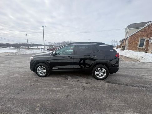 Used 2023 GMC Terrain SLE w/ Driver Convenience Package image 2