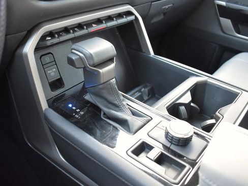 Used 2024 Toyota Tundra Limited AWD/4WD image 78