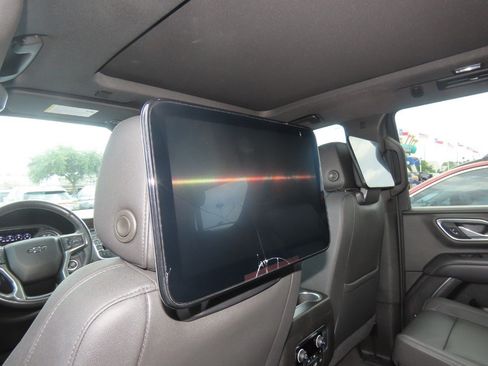 Used 2021 Chevrolet Tahoe Z71 w/ Z71 Off-Road Package AWD/4WD image 17