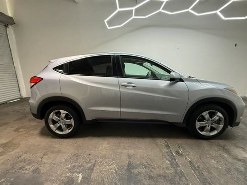 Used 2018 Honda HR-V LX image 12