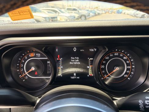 Used 2024 Jeep Wrangler Unlimited Sahara AWD/4WD image 29