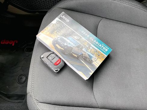 Used 2020 Jeep Gladiator Overland image 15