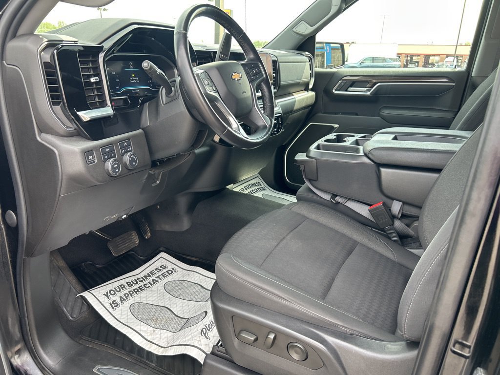 Used 2022 Chevrolet Silverado 1500 LT AWD/4WD image 11