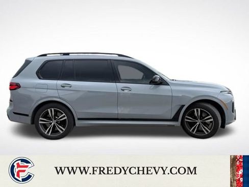Used 2025 BMW X7 M60i AWD/4WD image 34