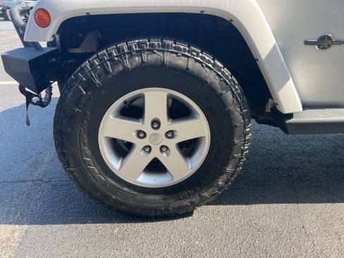 Used 2014 Jeep Wrangler Unlimited Sport image 4