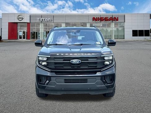 Used 2025 Ford Expedition Max Active RWD image 2