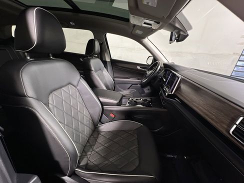 Used 2024 Volkswagen Atlas SEL Premium R-Line image 28