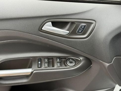 Used 2018 Ford Escape SE FWD image 17