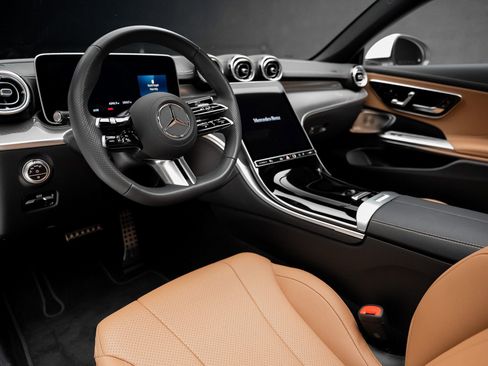 Used 2024 Mercedes-Benz CLE 300 4MATIC Coupe image 2