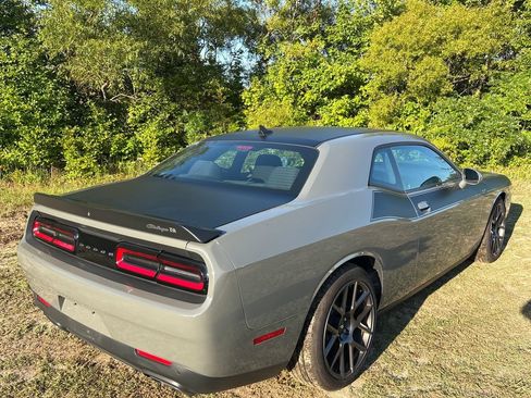 Used 2017 Dodge Challenger R/T w/ Quick Order Package 28P T/A RWD image 18