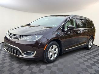Used 2018 Chrysler Pacifica Touring-L video 3