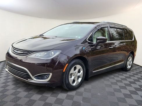 Used 2018 Chrysler Pacifica Touring-L image 3