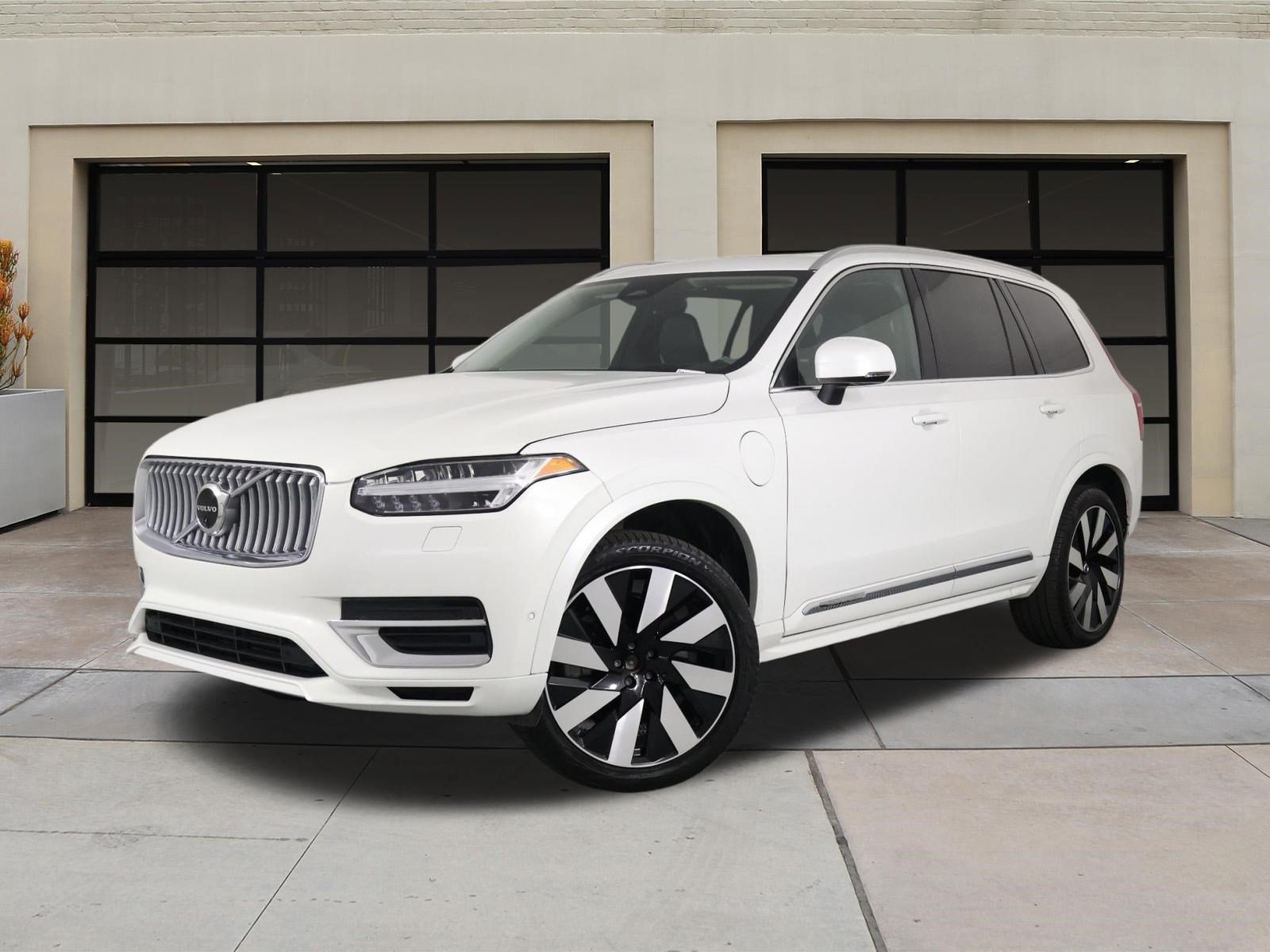 Certified 2023 Volvo XC90 T8 Ultimate AWD/4WD image 3
