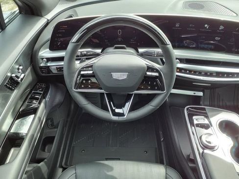 New 2025 Cadillac Lyriq Luxury image 16