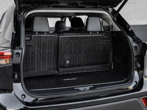 Used 2021 Toyota Highlander XLE image 63