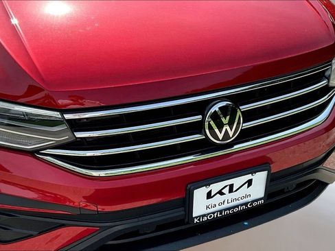 Used 2022 Volkswagen Tiguan SE AWD/4WD image 32
