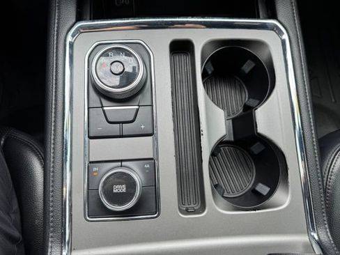 Used 2021 Ford Expedition XLT w/ Equipment Group 202A AWD/4WD image 28