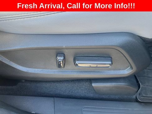 Used 2025 Honda Pilot EX-L image 10