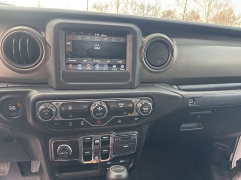 Used 2022 Jeep Gladiator Sport image 59