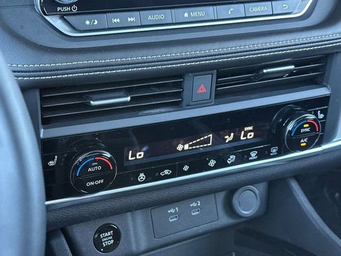 Used 2025 Nissan Rogue SV w/ SV Premium Package image 20