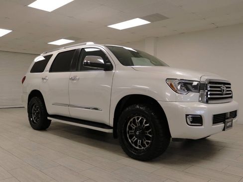 Used 2020 Toyota Sequoia Platinum image 6
