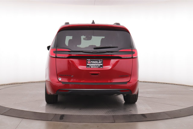Used 2025 Chrysler Pacifica Limited FWD image 11