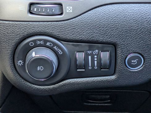 Used 2021 Jeep Cherokee Limited w/ Elite Package image 33