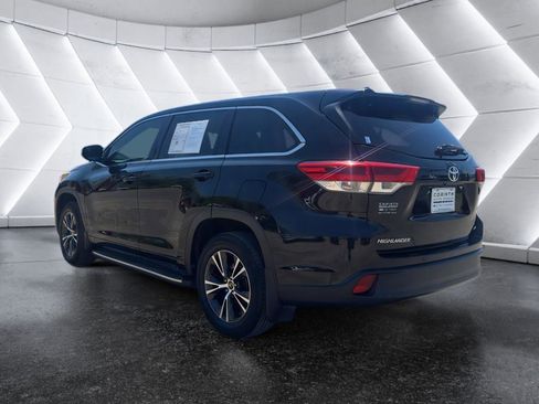 Used 2018 Toyota Highlander Plus FWD image 5