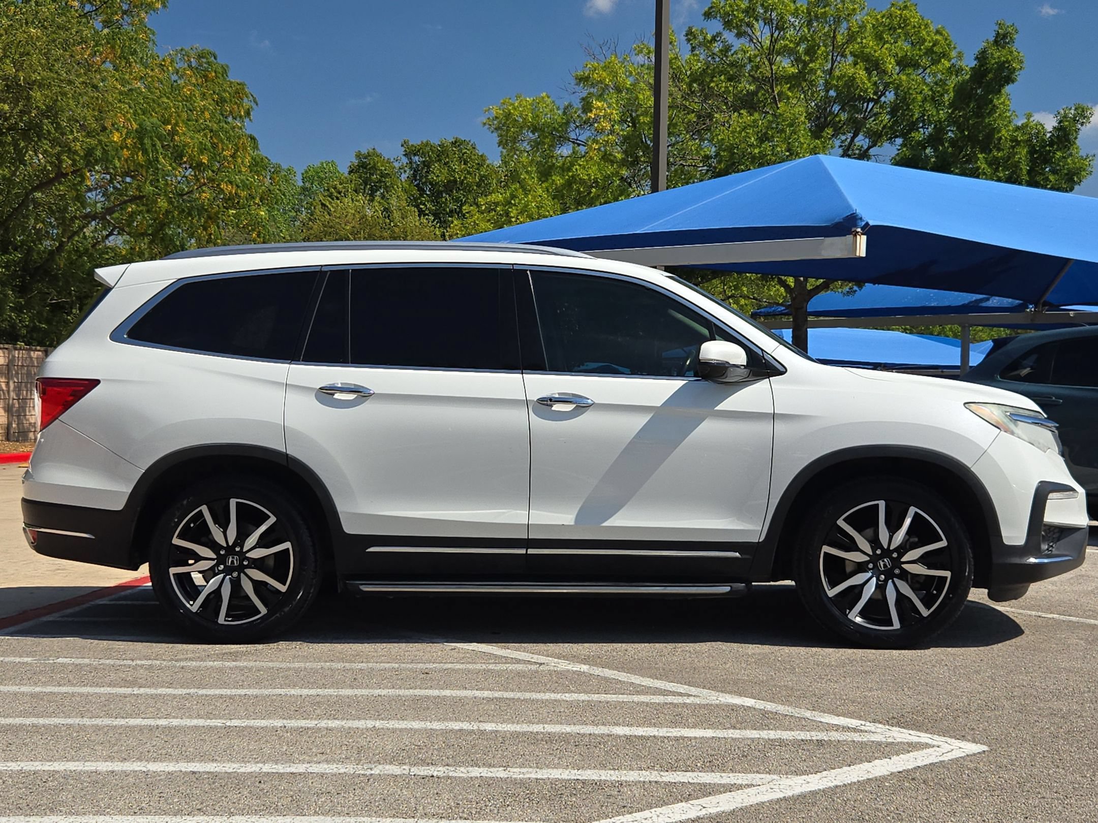 Used 2021 Honda Pilot Touring image 2