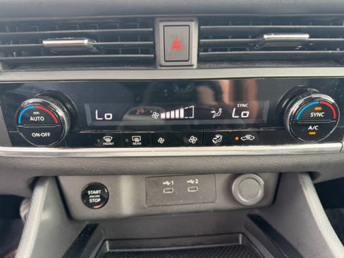 Used 2024 Nissan Rogue SV AWD/4WD image 25